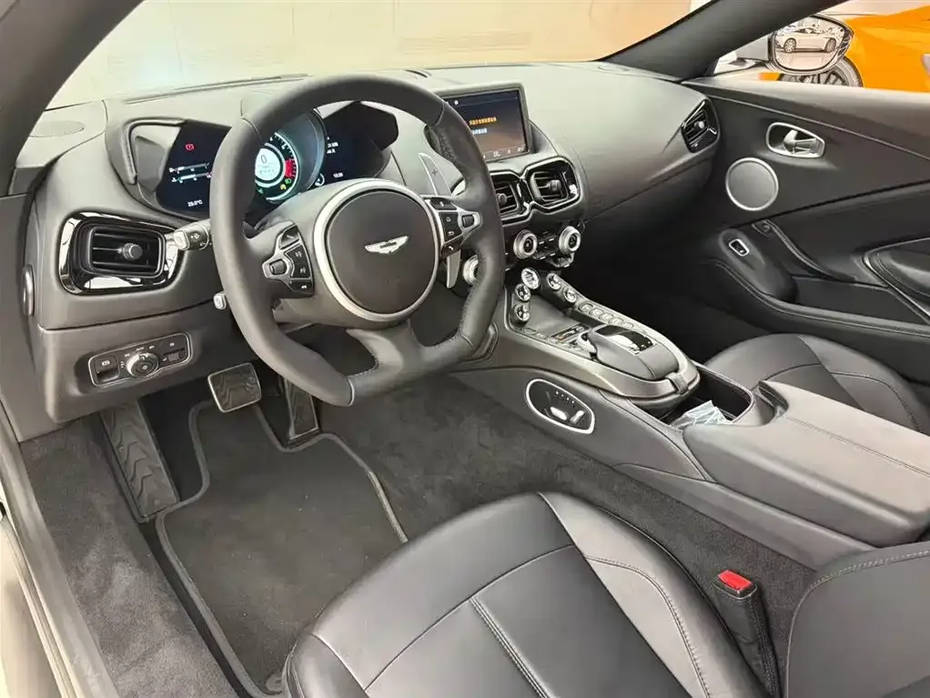 Aston Martin V8 Vantage 2023 из CN, фото 4