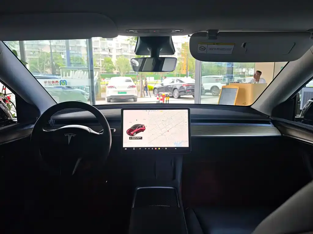 Tesla Model Y — фото 2