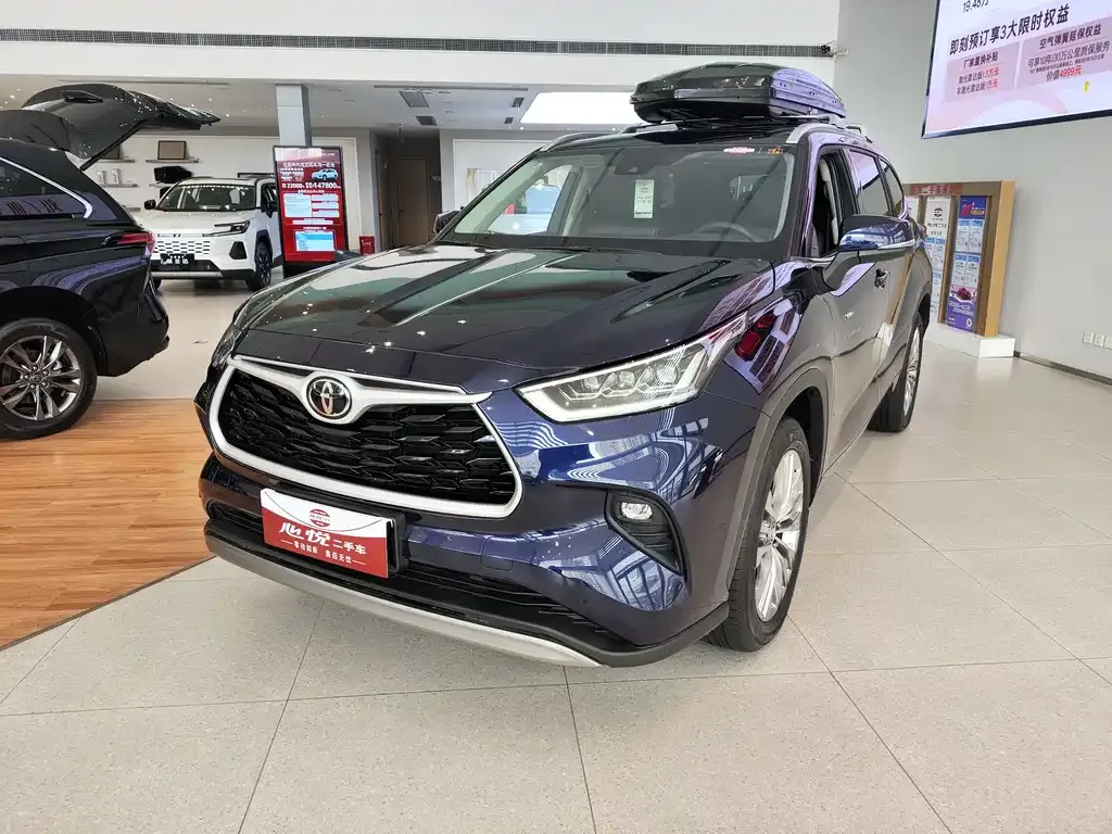 Toyota Highlander — фото 1