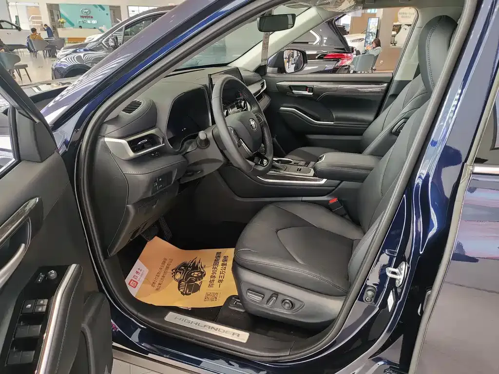 Toyota Highlander — фото 10