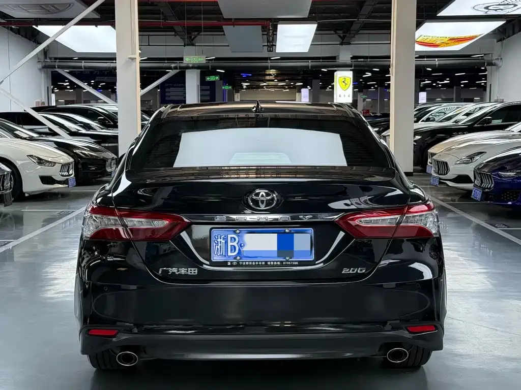 Toyota Camry — фото 3