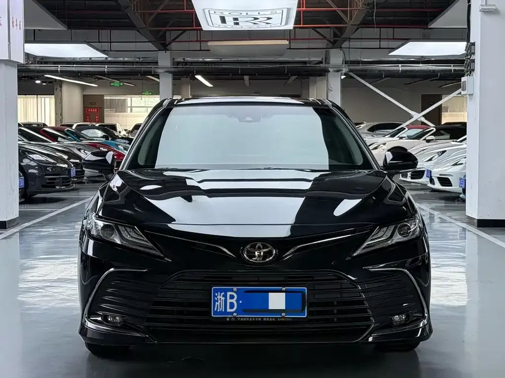 Toyota Camry — фото 7