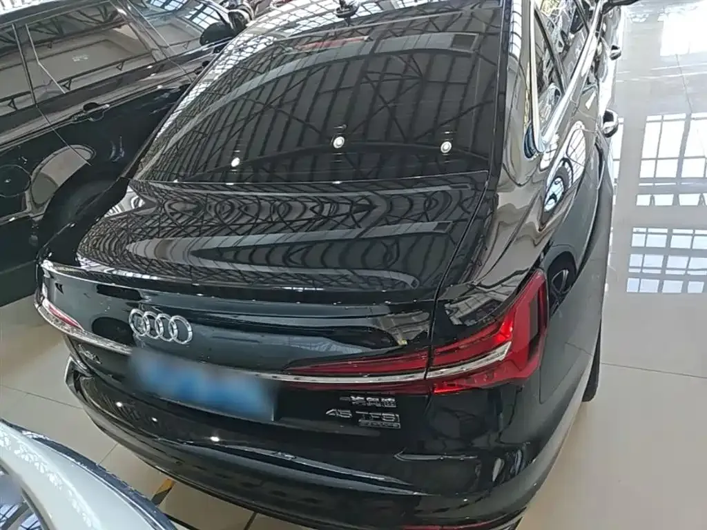 Audi A6L — фото 9