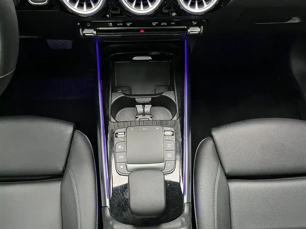 Mercedes-Benz GLA — фото 10