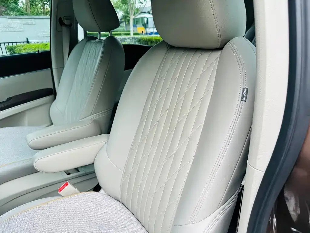 Buick GL8 2021 из CN, фото 2