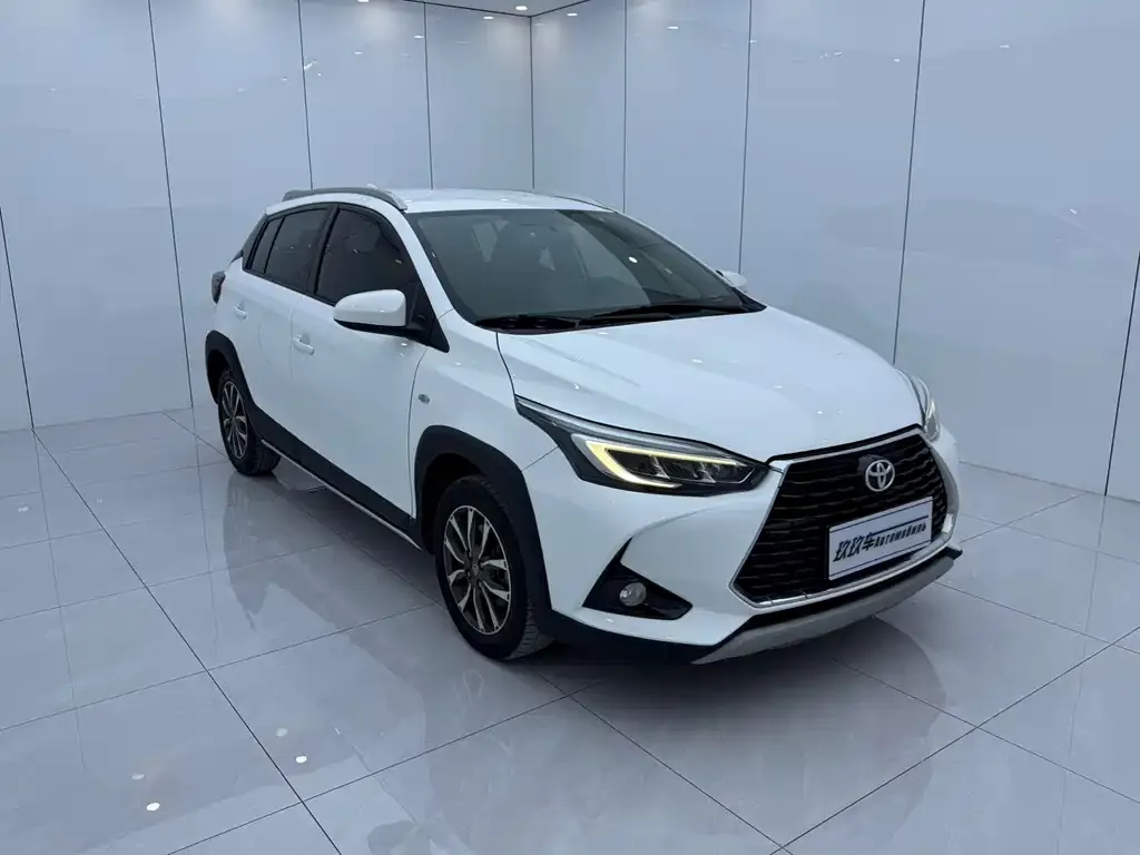 Toyota Yaris L — фото 2