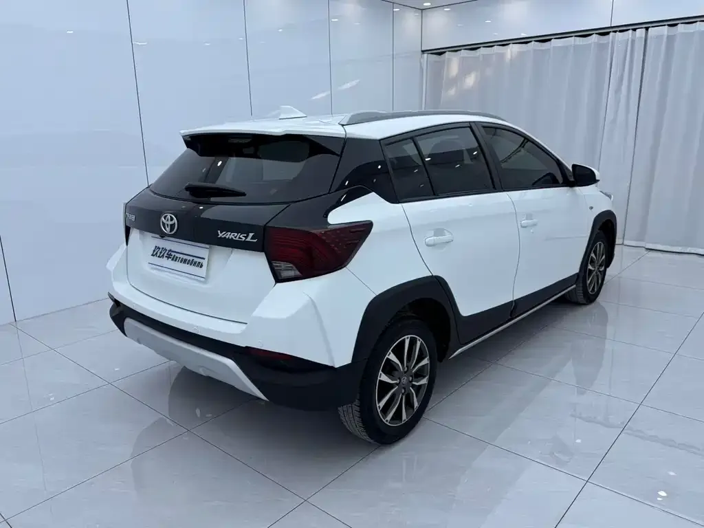 Toyota Yaris L — фото 5