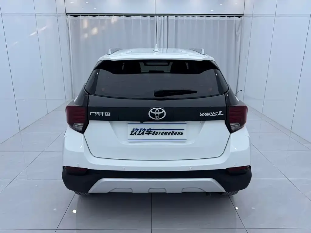 Toyota Yaris L — фото 4