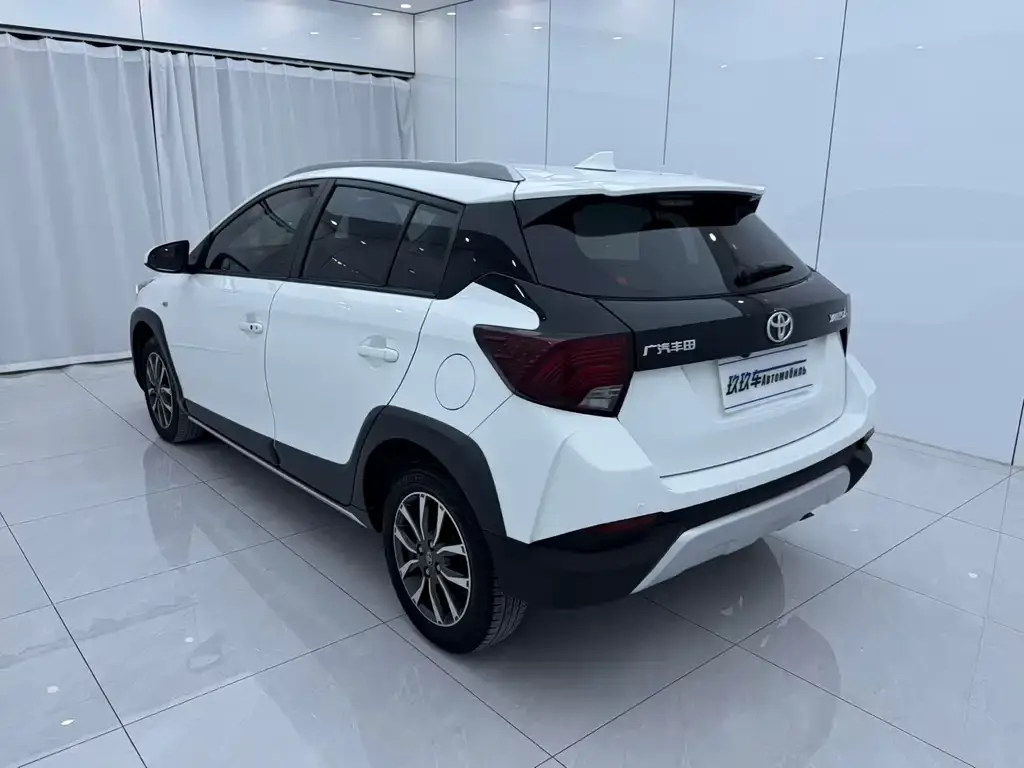 Toyota Yaris L — фото 9