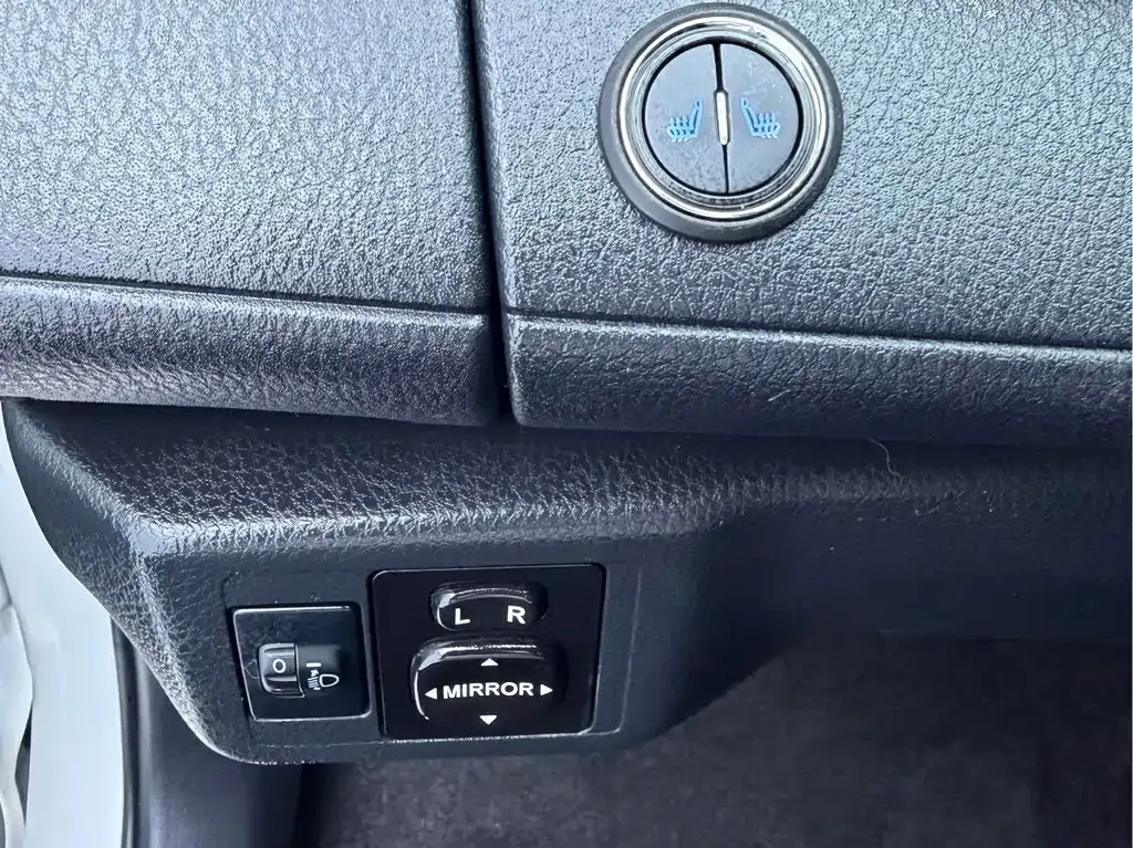 Toyota Yaris L — фото 10