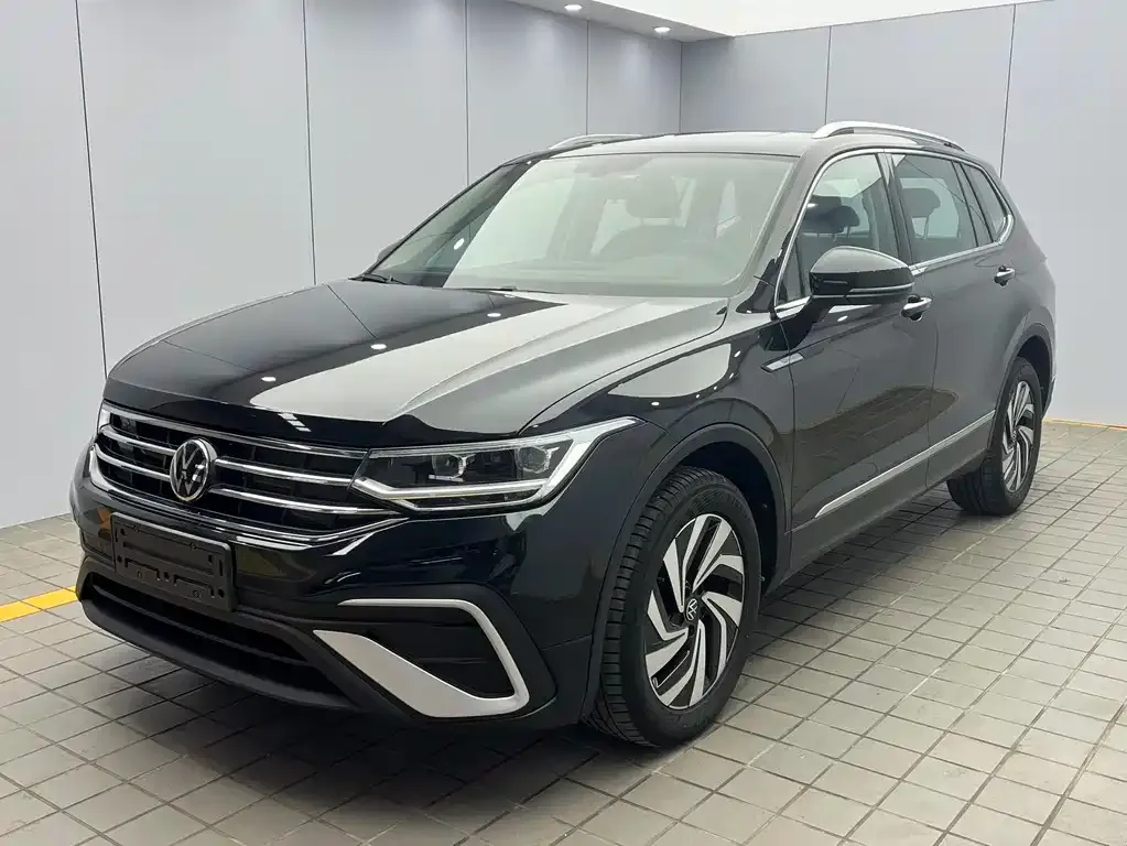 Volkswagen Tiguan L — фото 1