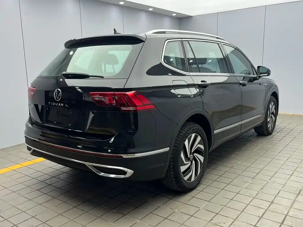 Volkswagen Tiguan L — фото 9