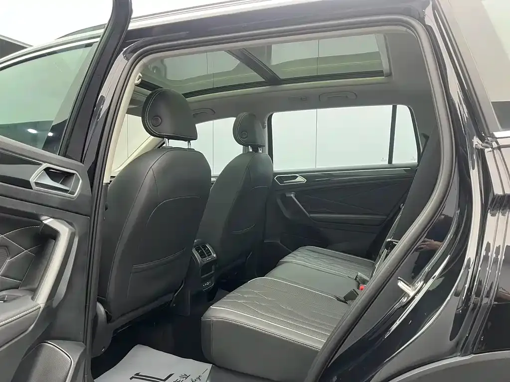 Volkswagen Tiguan L — фото 7