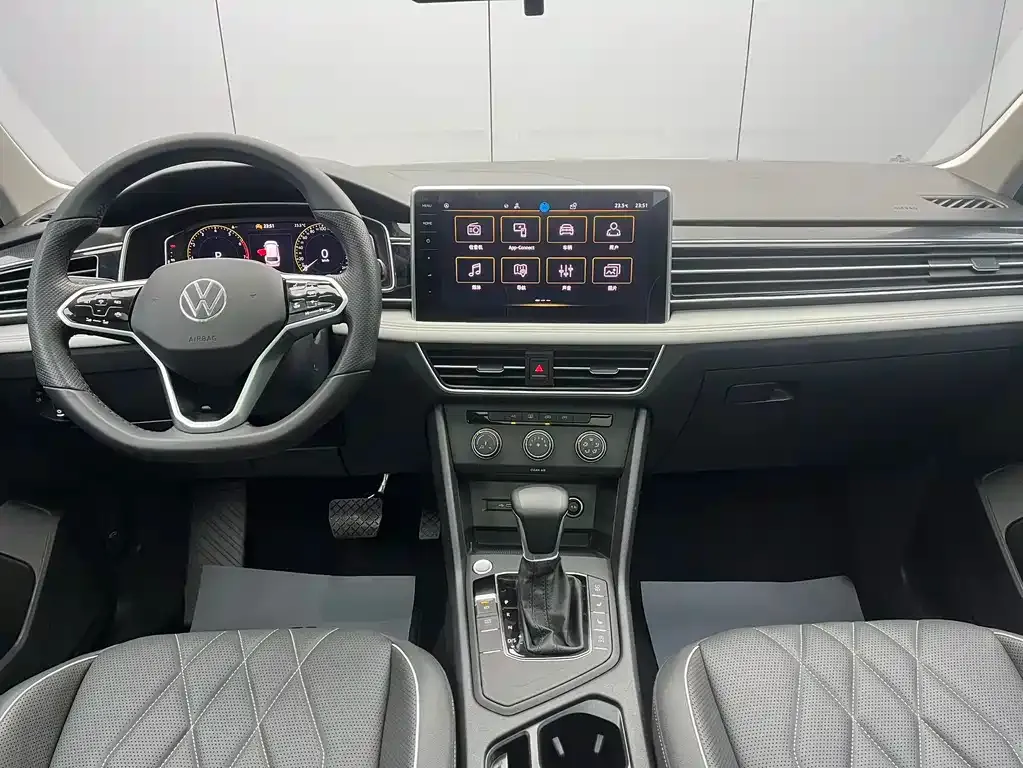 Volkswagen Tiguan L — фото 8