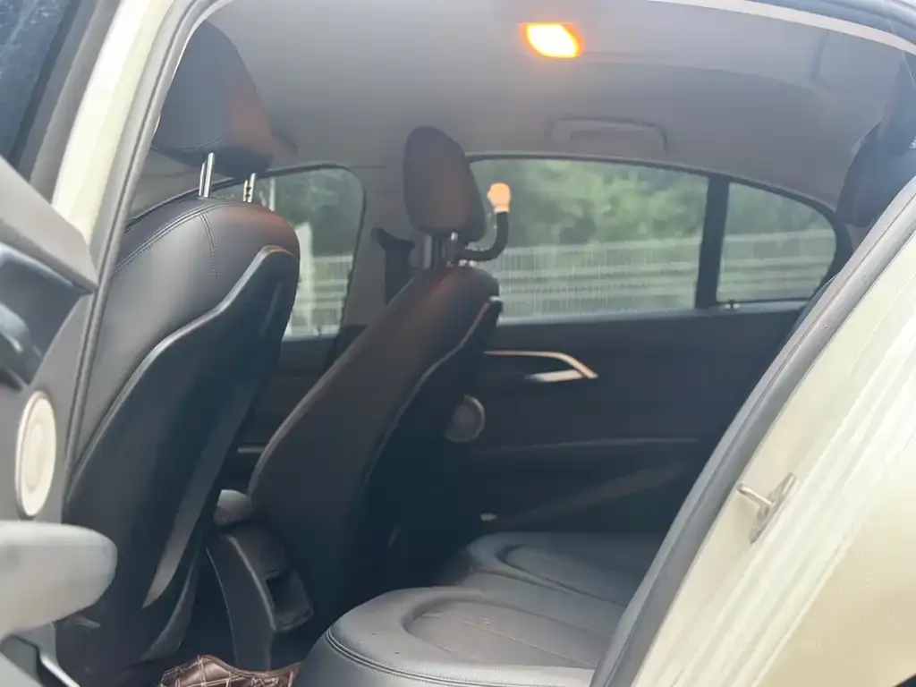 BMW 1 Series 2021 из CN, фото 2