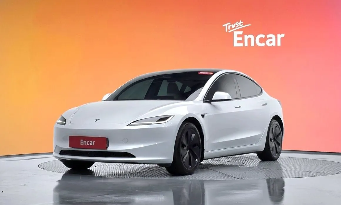 Tesla Model 3 — фото 1