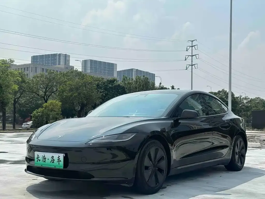 Tesla Model 3 — фото 1