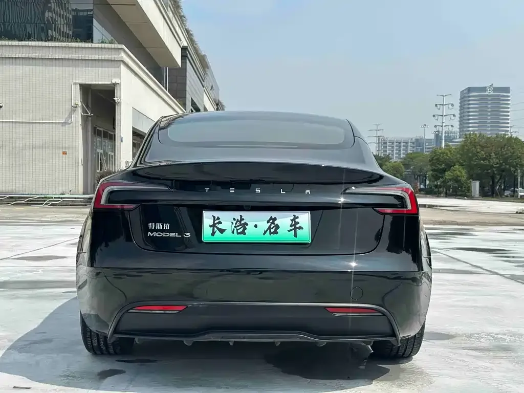 Tesla Model 3 — фото 7