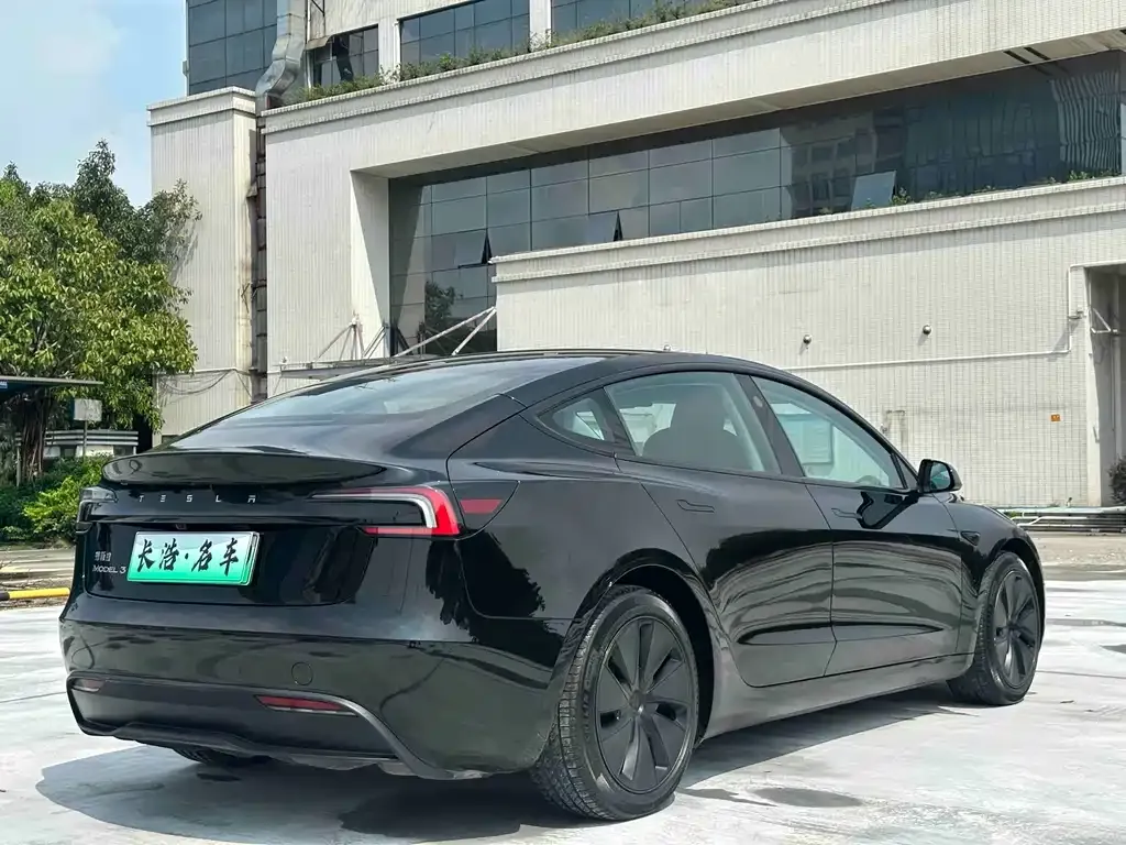 Tesla Model 3 — фото 9