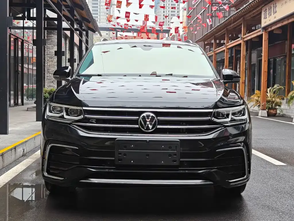 Volkswagen Tiguan L — фото 6