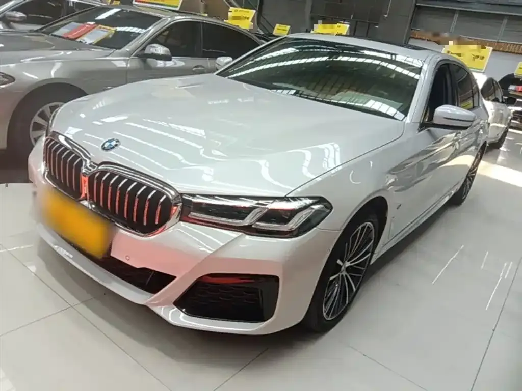 BMW 5 Series — фото 1