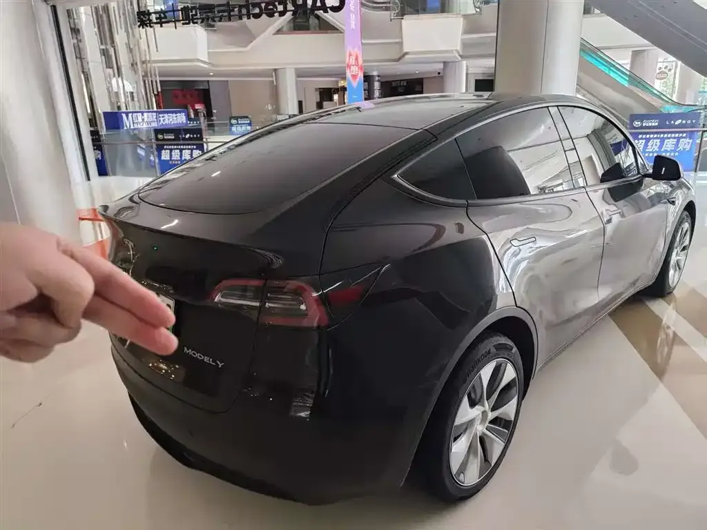 Tesla Model Y — фото 3