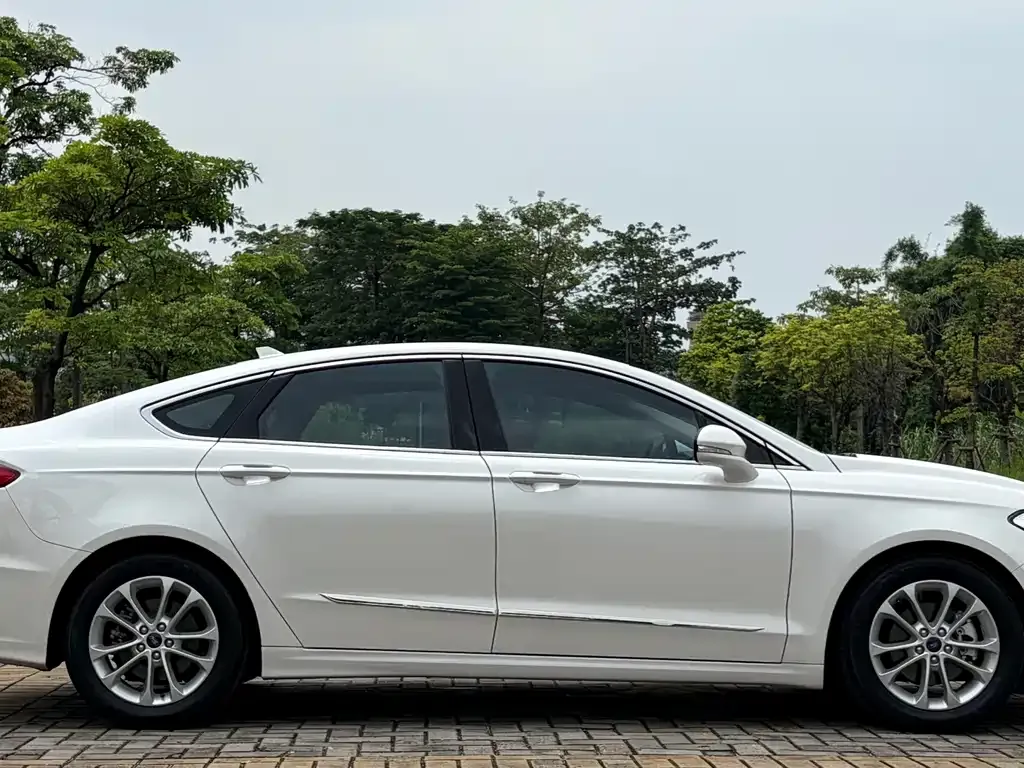 Ford Mondeo — фото 4