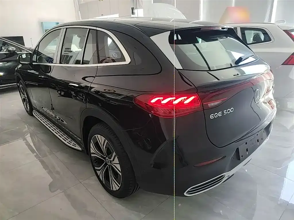 Mercedes-Benz EQE SUV — фото 5