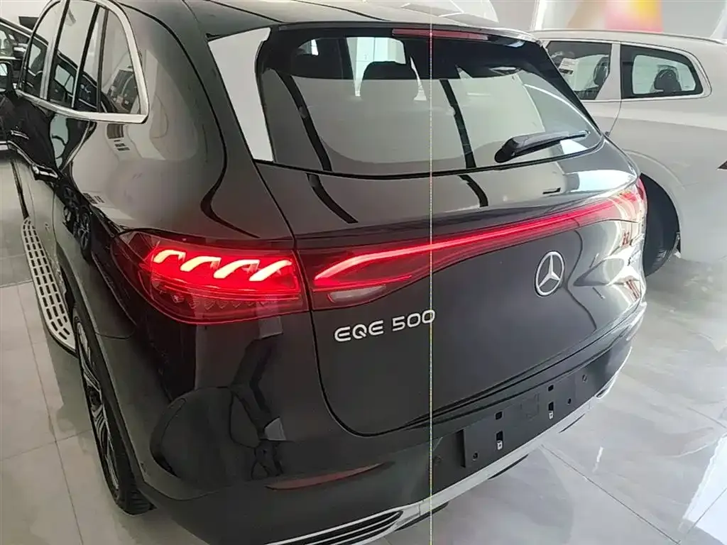 Mercedes-Benz EQE SUV — фото 3