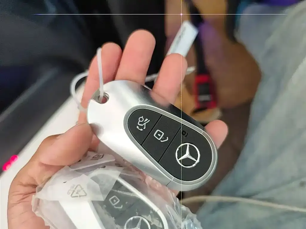 Mercedes-Benz EQE SUV — фото 2