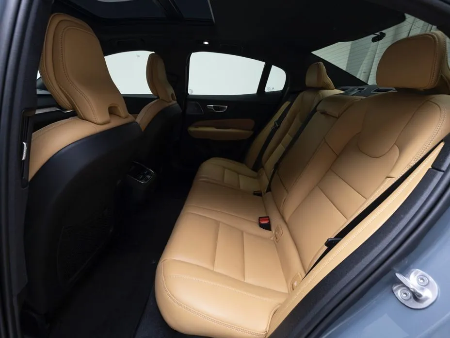 Volvo S60 2023 из KR, фото 6