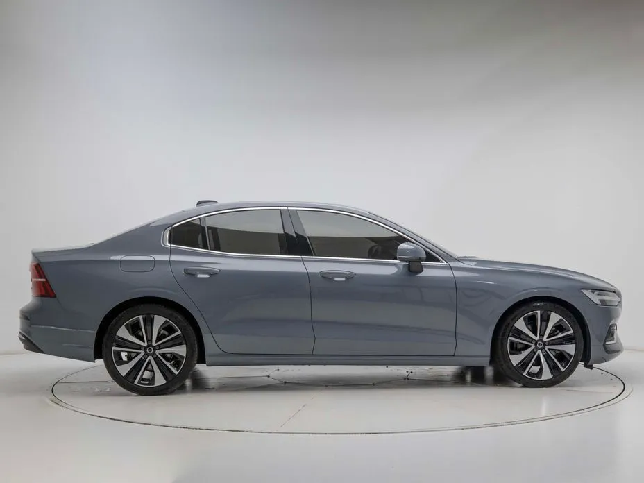 Volvo S60 2023 из KR, фото 2