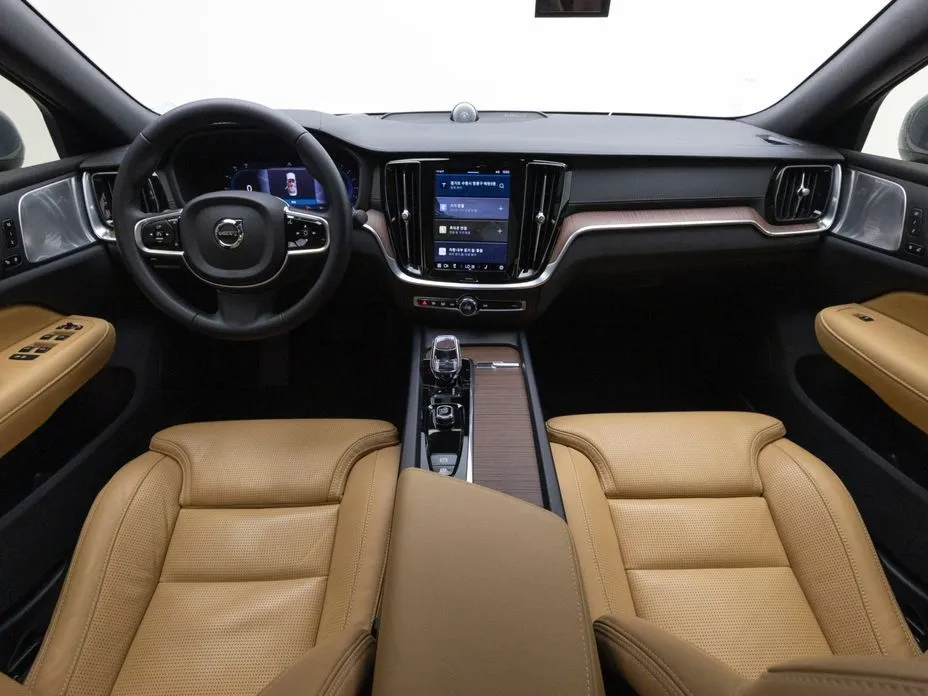 Volvo S60 2023 из KR, фото 4