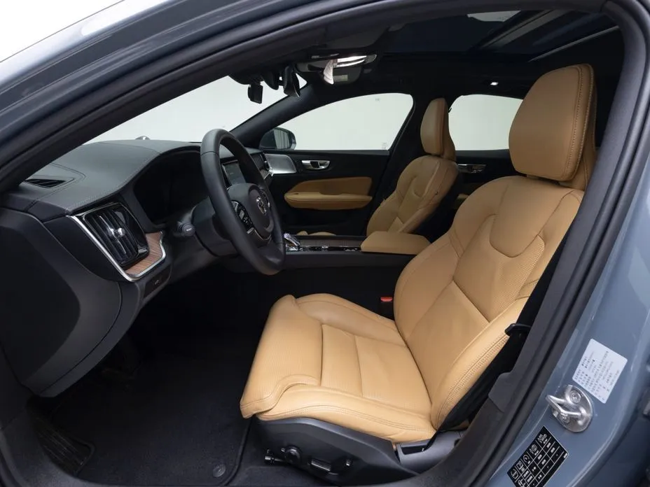 Volvo S60 2023 из KR, фото 8