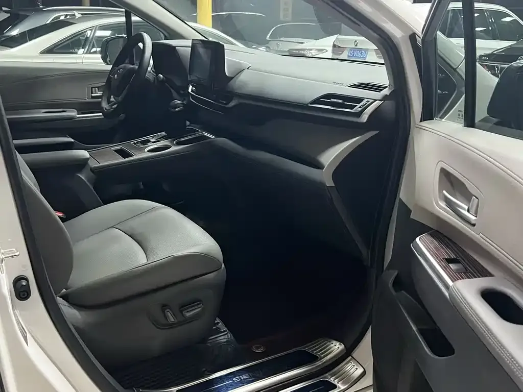 Toyota Sienna 2023 из CN, фото 8