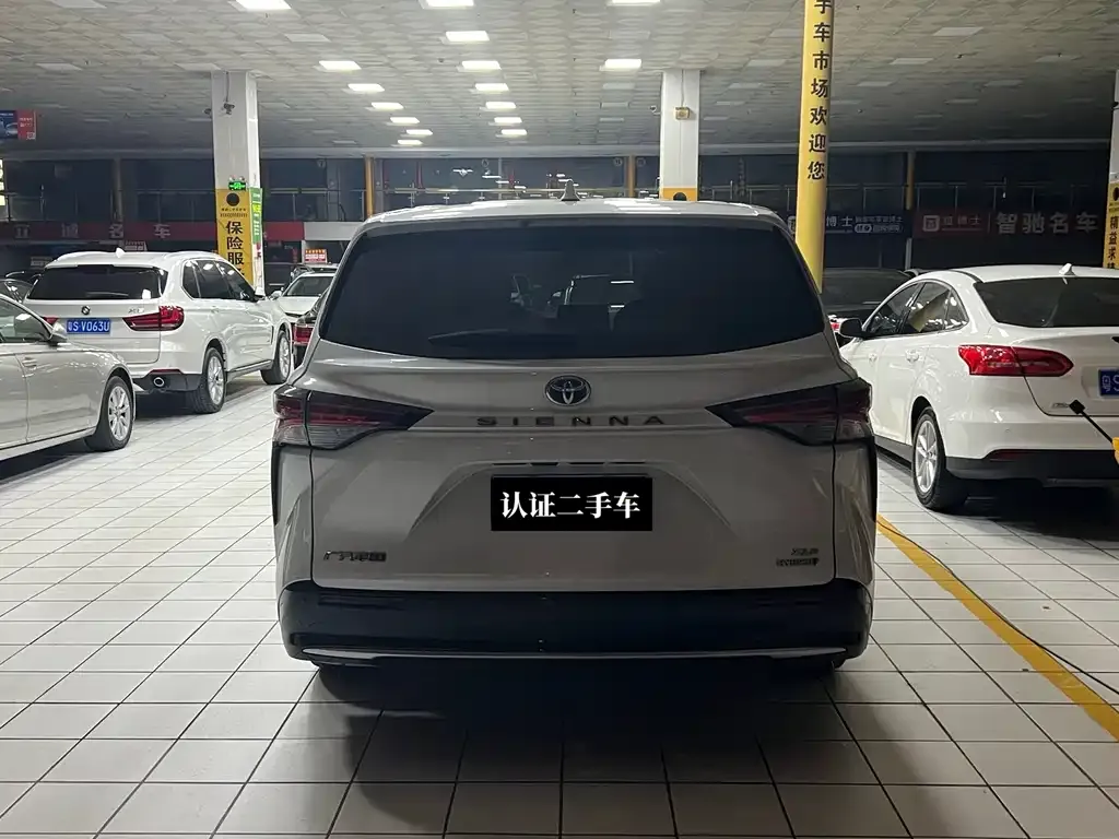 Toyota Sienna 2023 из CN, фото 2
