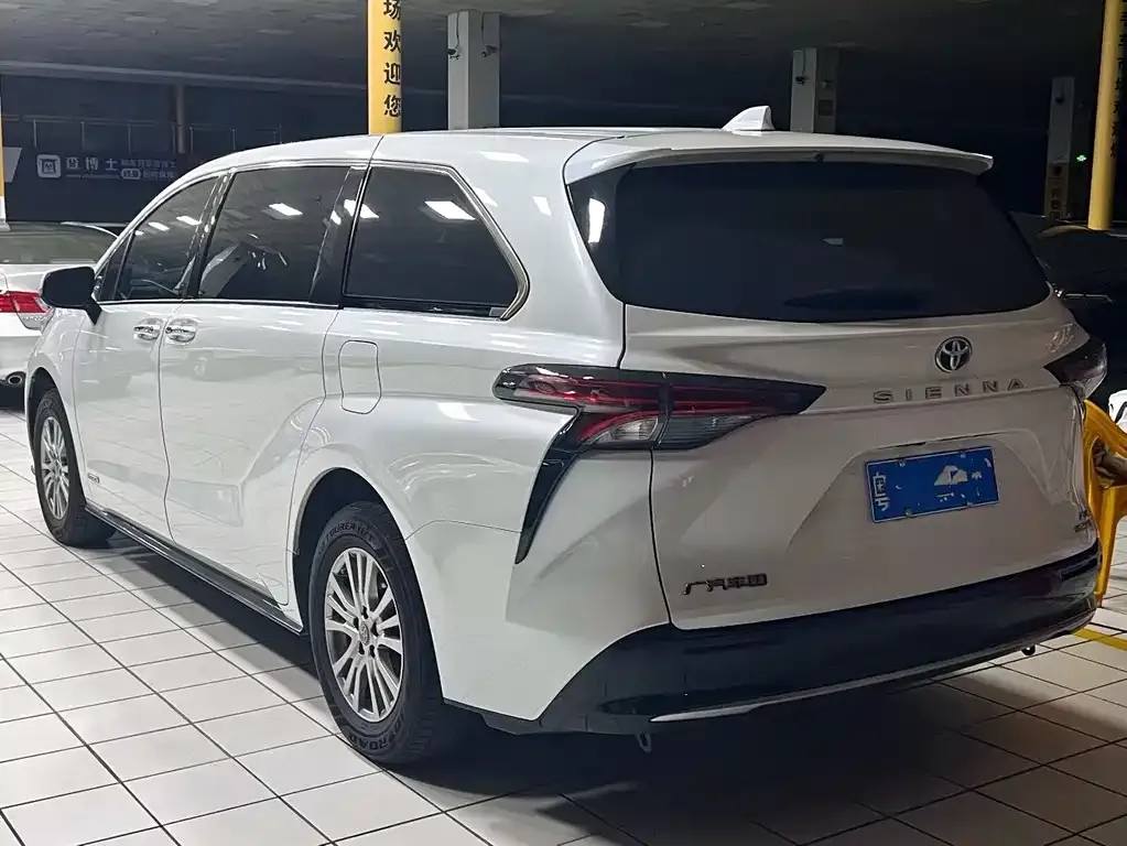 Toyota Sienna 2023 из CN, фото 5