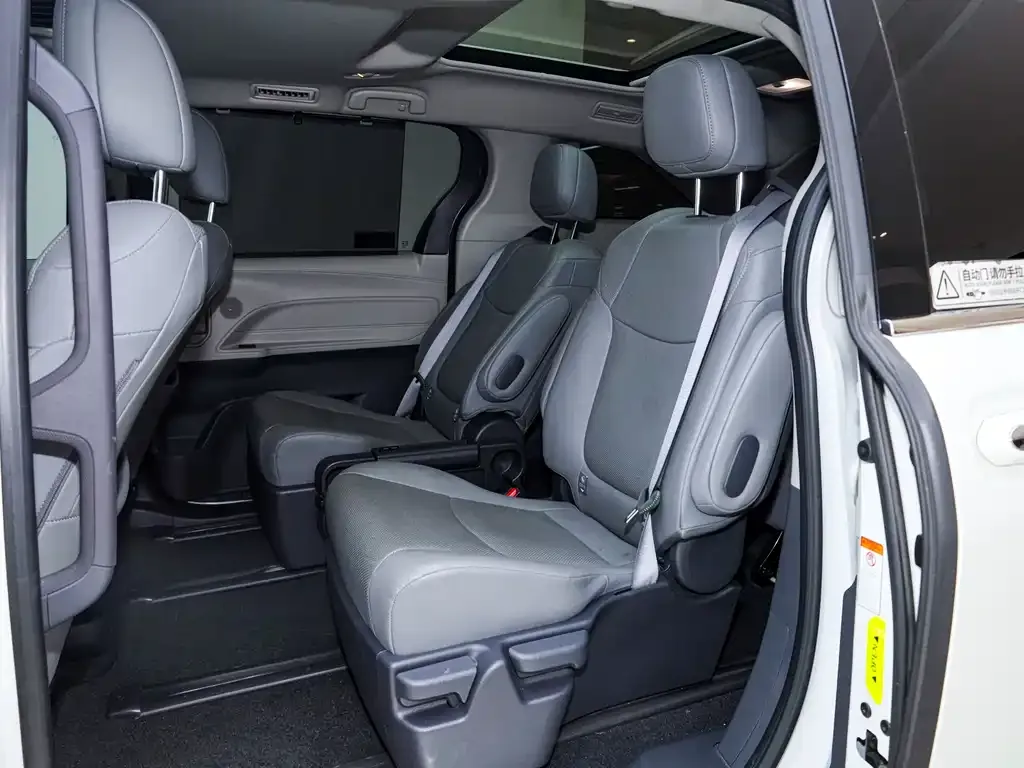 Toyota Granvia — фото 4