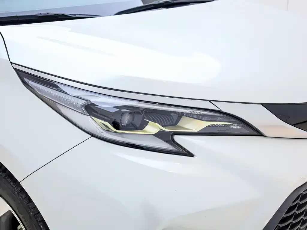 Toyota Granvia — фото 7