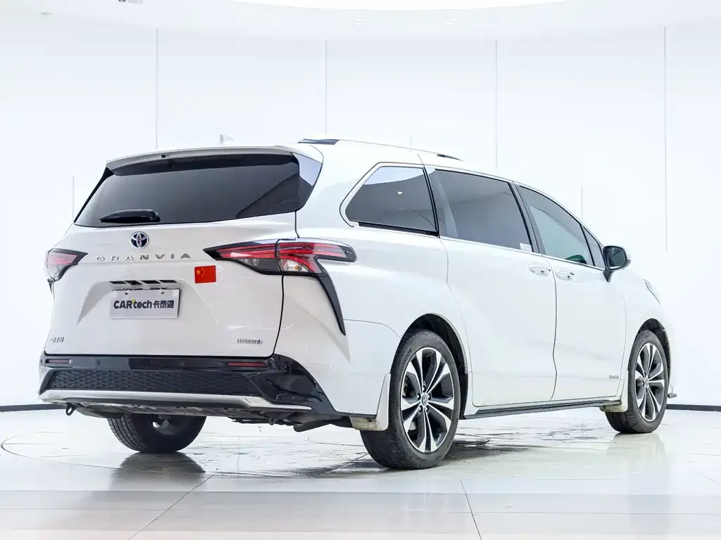 Toyota Granvia — фото 3