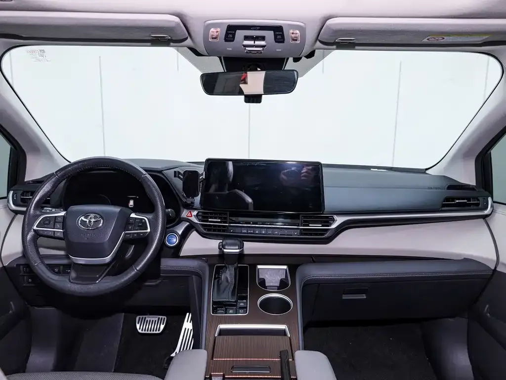 Toyota Granvia — фото 9