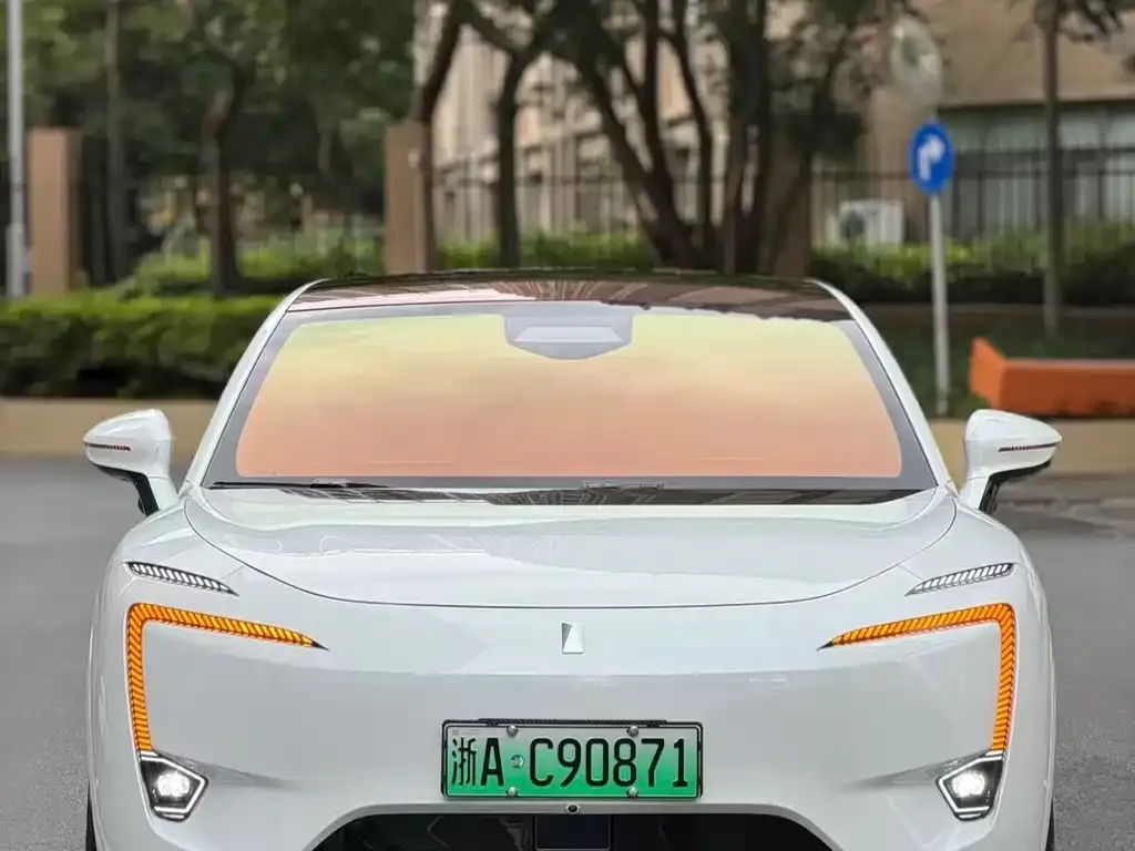 Avatr 11