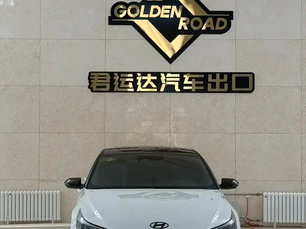 Hyundai Elantra — фото 1