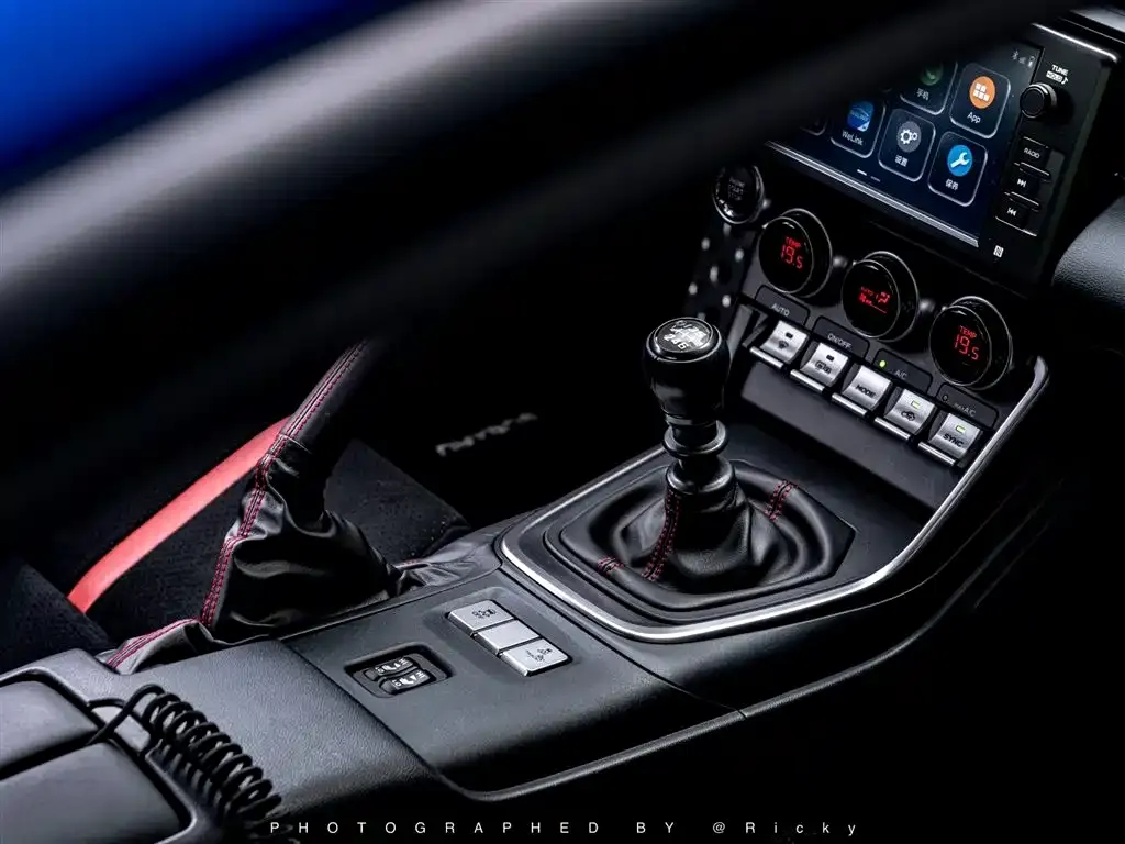 Subaru BRZ 2023 из CN, фото 9