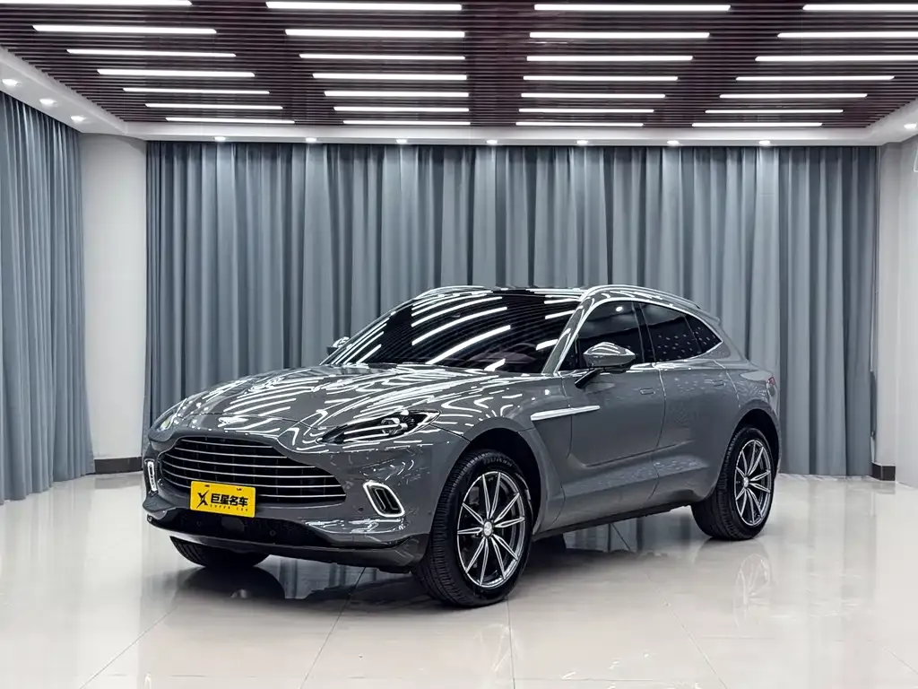 Aston Martin DBX — фото 1