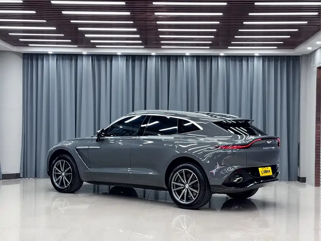 Aston Martin DBX — фото 5