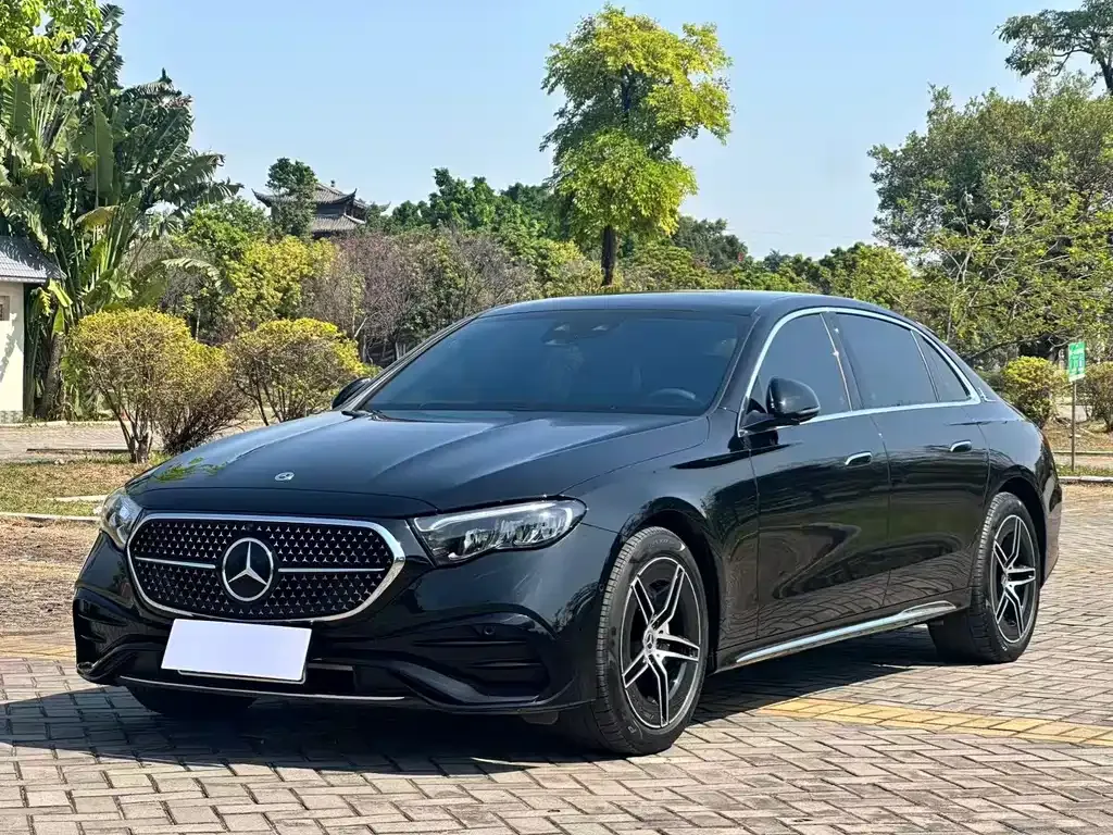 Mercedes-Benz E-Class — фото 1