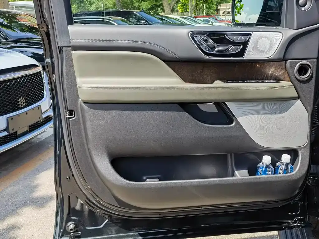 Lincoln Navigator — фото 10