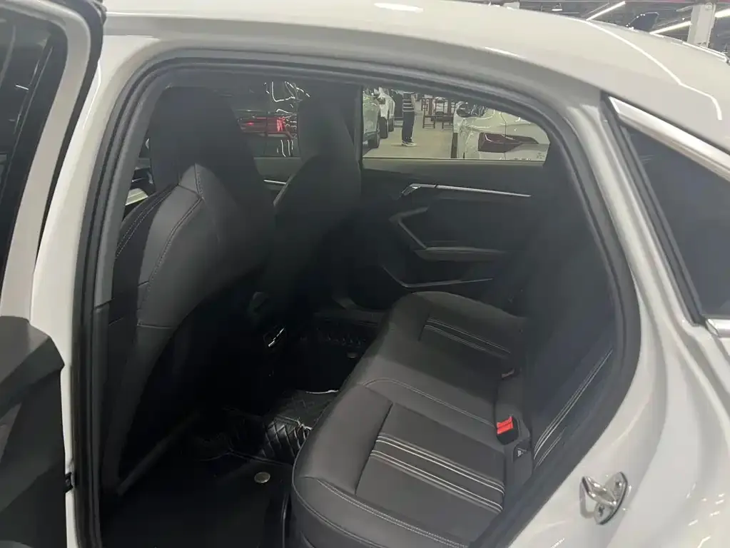 Audi A3 2023 из CN, фото 3