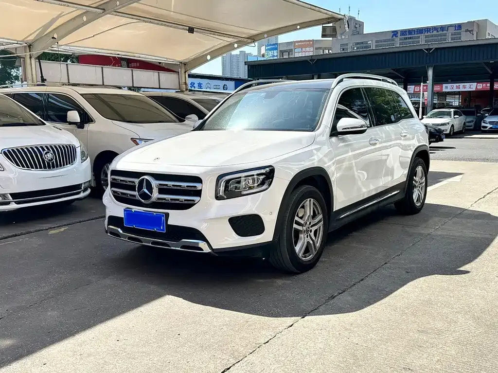 Mercedes-Benz GLB — фото 1